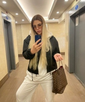 Я живу в Москве и знаю все ее красивые уголки. У меня шикарные фото, которые подтверждают мою красоту и сексуальность. В моем арсенале разнообразные услуги, которые точно тебе понравятся. От страстных эротических массажей до экспериментов в постели - я открыта для новых приключений. Мои клиенты оставляют восторженные отзывы, поэтому можешь быть уверен, что время, проведенное со мной, будет незабываемым. 👠💄 Иоланта